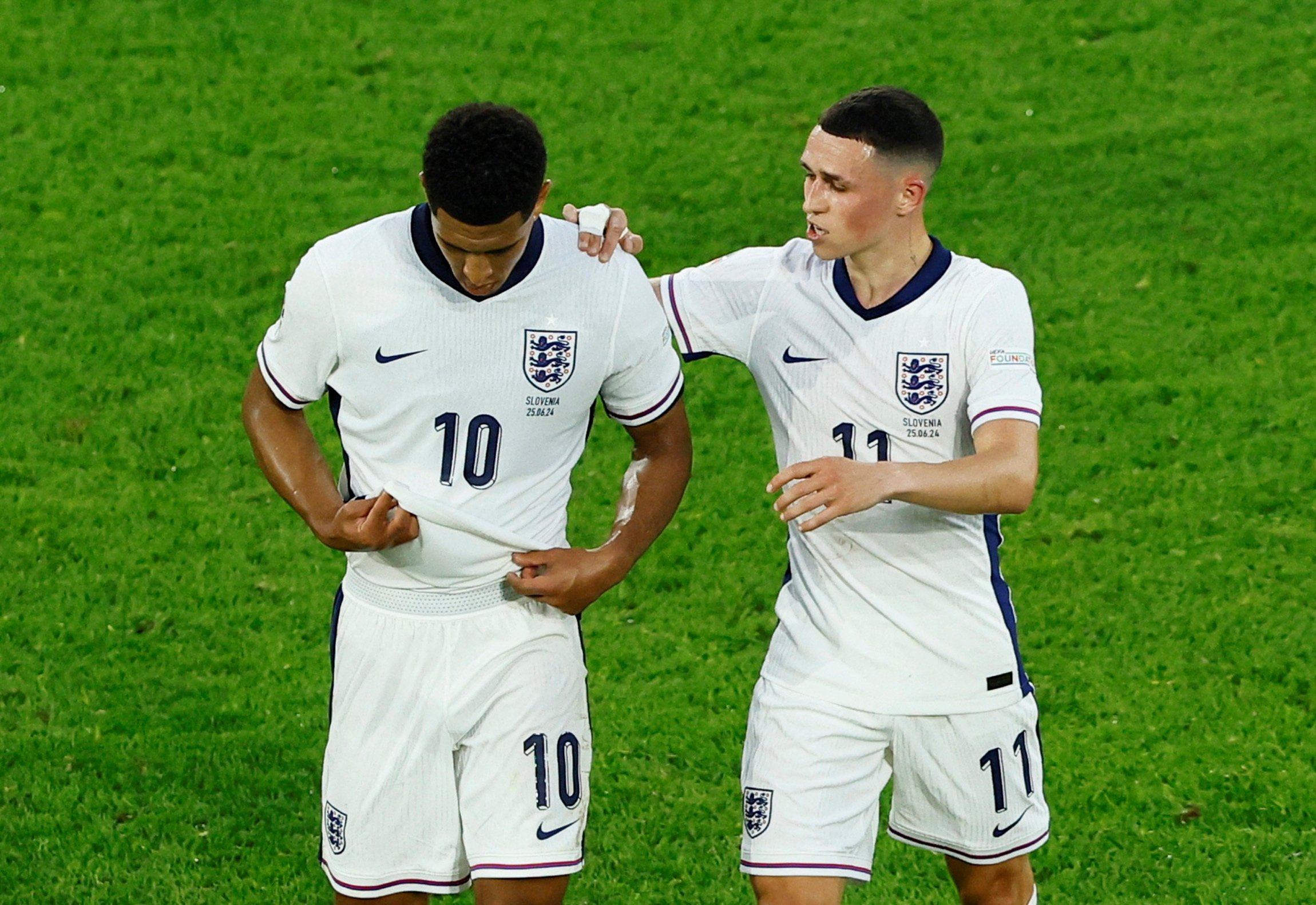 Siêu máy tính dự đoán vòng play-off EURO 2024: Bất ngờ đội tuyển Anh, Bồ Đào Nha- Ảnh 4. Siêu máy tính dự đoán vòng play-off EURO 2024: Bất ngờ đội tuyển Anh, Bồ Đào Nha- Ảnh 4.