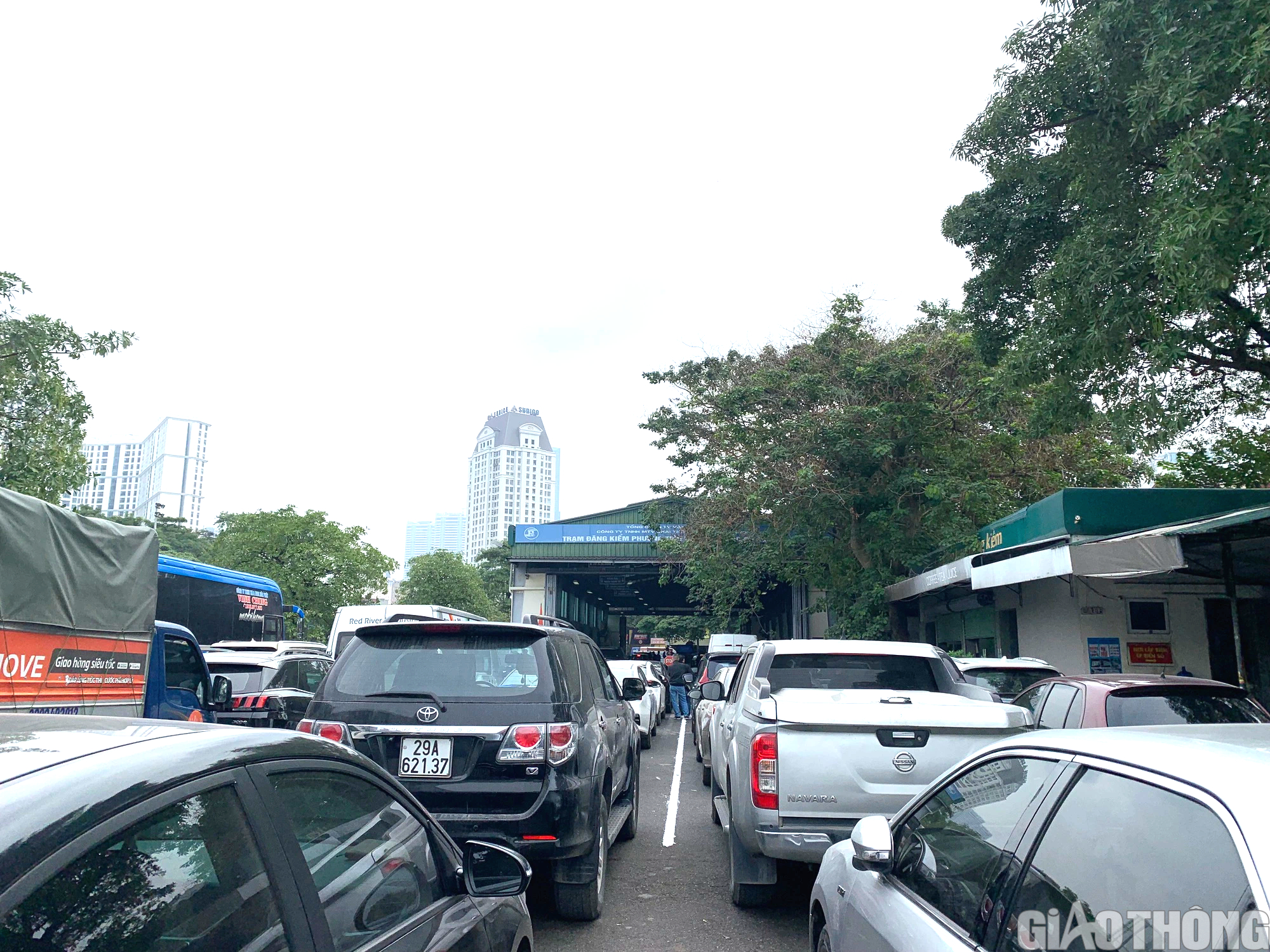 Người dân hình thành thói quen đặt lịch đăng kiểm qua ứng dụng - Ảnh 2. Người dân hình thành thói quen đặt lịch đăng kiểm qua ứng dụng - Ảnh 2.