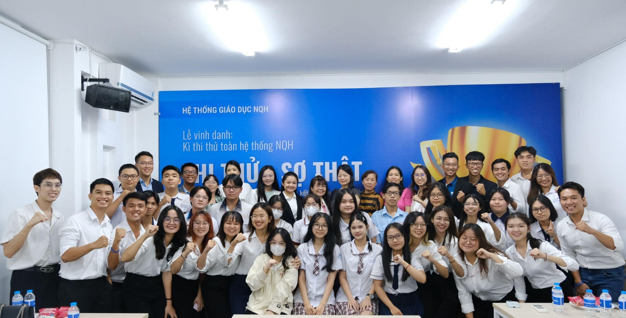Lễ vinh danh trao thưởng học sinh có thành tích xuất sắc trong kỳ thi thử toàn hệ thống NQH Lễ vinh danh trao thưởng học sinh có thành tích xuất sắc trong kỳ thi thử toàn hệ thống NQH