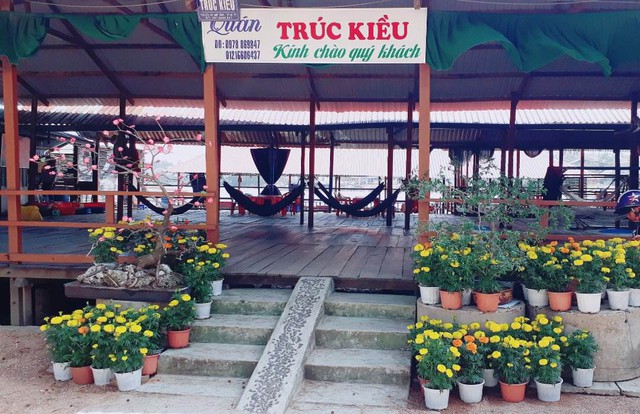 Mách nhỏ những nhà hàng bè nổi lấp đầy chiếc bụng đói khi du lịch Phú Yên- Ảnh 4. Mách nhỏ những nhà hàng bè nổi lấp đầy chiếc bụng đói khi du lịch Phú Yên- Ảnh 4.