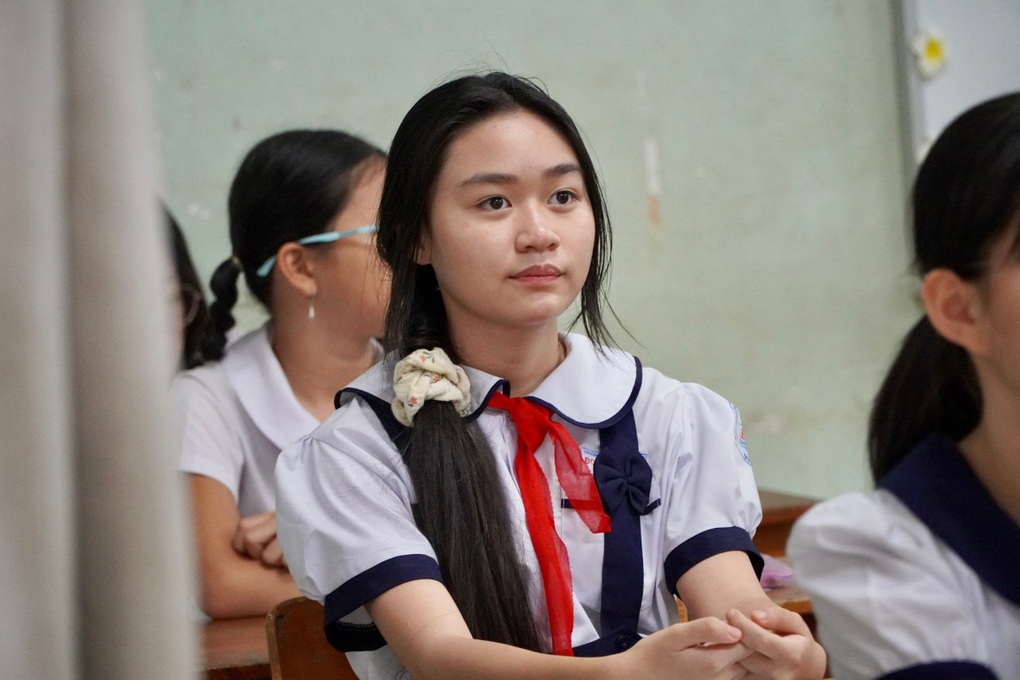 Học sinh lớp 5 tranh tài 1 chọi 12 vào lớp 6 trường của những thủ khoa - 3 Học sinh lớp 5 tranh tài 1 chọi 12 vào lớp 6 trường của những thủ khoa - 3