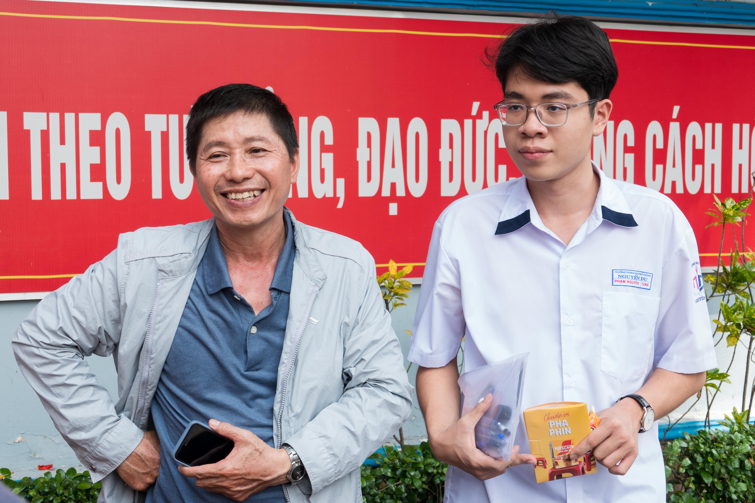 Thi tốt nghiệp THPT 2024: Thí sinh thấy 5 câu cuối đề lý 'như đề ngữ văn'- Ảnh 2. Thi tốt nghiệp THPT 2024: Thí sinh thấy 5 câu cuối đề lý 'như đề ngữ văn'- Ảnh 2.