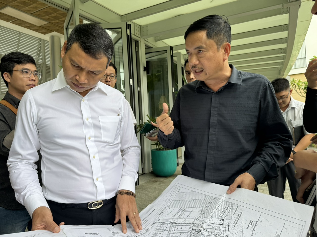 Lãnh đạo Đà Nẵng kiểm tra dự án ven biển sau kiến nghị tiền thuê đất quá cao - Ảnh 3. Lãnh đạo Đà Nẵng kiểm tra dự án ven biển sau kiến nghị tiền thuê đất quá cao - Ảnh 3.