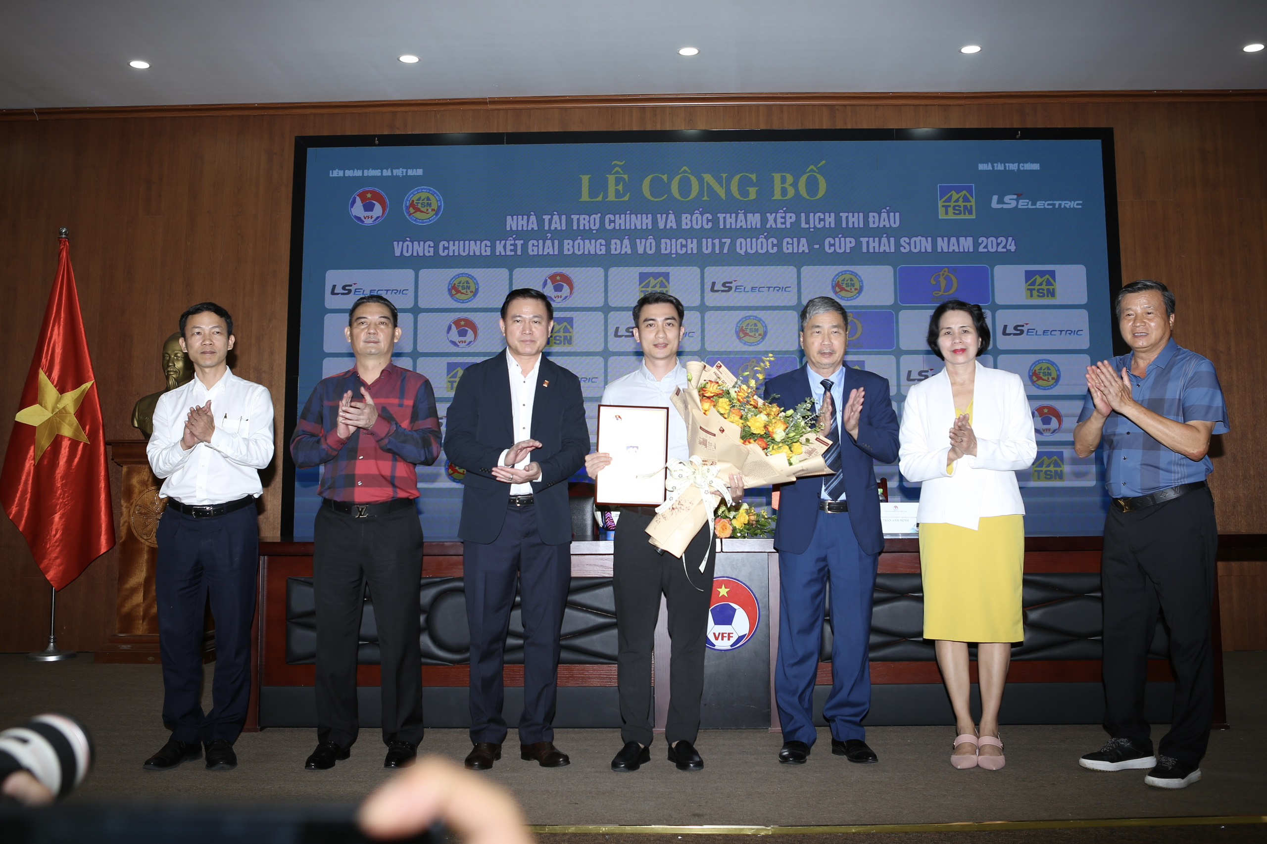 U.17 quốc gia đủ mặt anh tài, con trai cựu tiền đạo Quang Hải sẵn sàng tỏa sáng- Ảnh 2. U.17 quốc gia đủ mặt anh tài, con trai cựu tiền đạo Quang Hải sẵn sàng tỏa sáng- Ảnh 2.