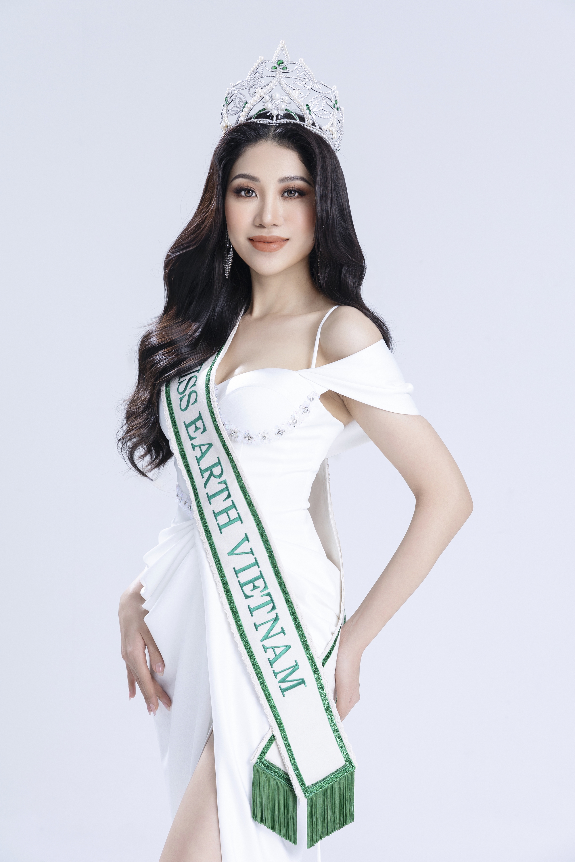 Hoa hậu Lan Anh xinh đẹp, lôi cuốn trước thềm thi Miss Earth 2023, hiếm hoi tiết lộ về mẹ ruột - Ảnh 9. Hoa hậu Lan Anh xinh đẹp, lôi cuốn trước thềm thi Miss Earth 2023, hiếm hoi tiết lộ về mẹ ruột - Ảnh 9.