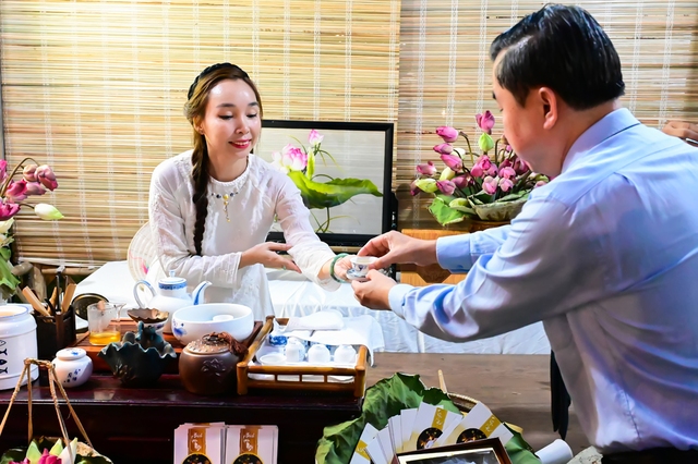 Khai mạc Ngày hội Sen Huế 2024 - "Về miền Sen ngự" - Ảnh 3. Khai mạc Ngày hội Sen Huế 2024 - "Về miền Sen ngự" - Ảnh 3.