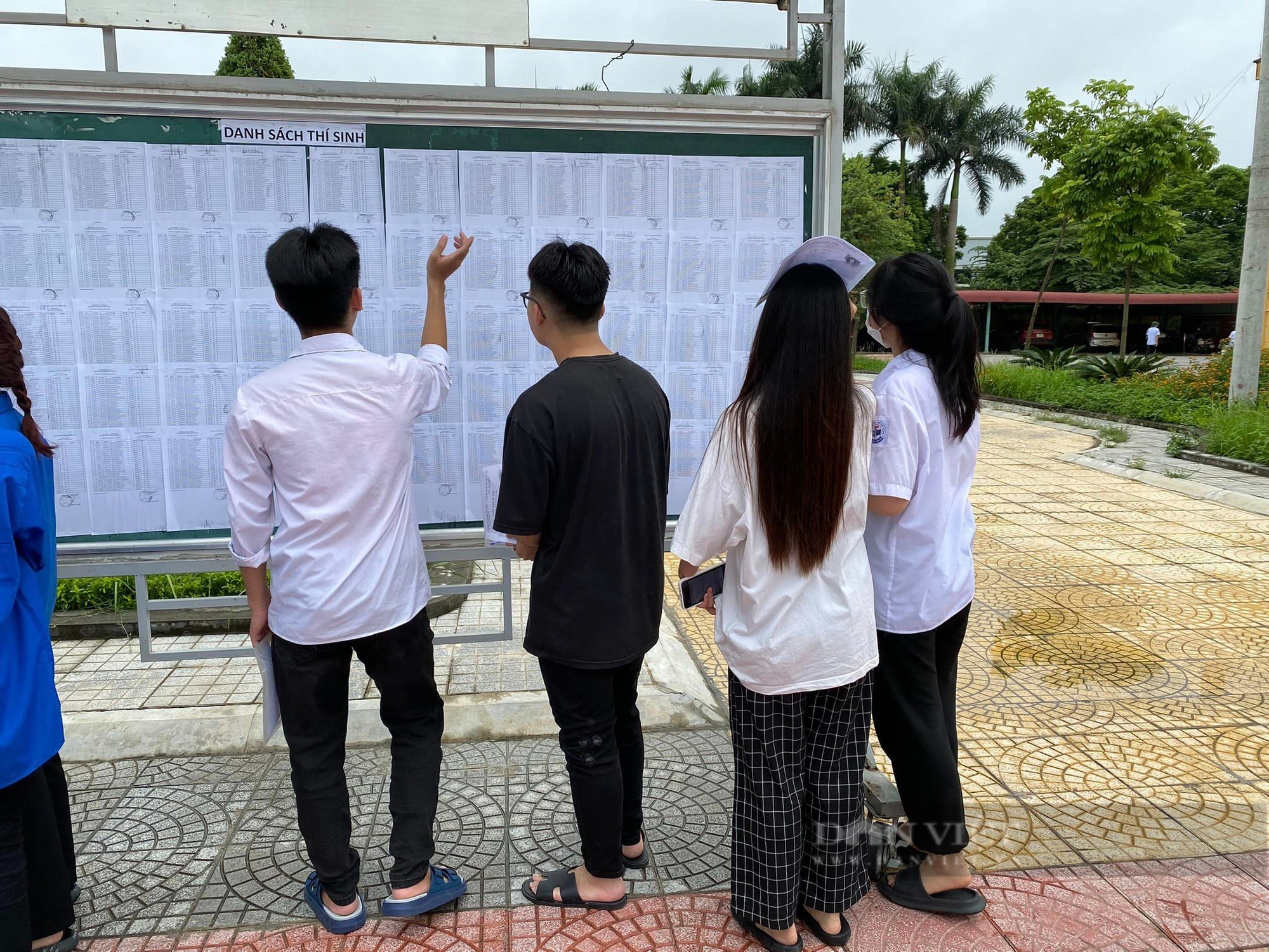 Hải Dương lùi thời gian công bố điểm chuẩn lớp 10 THPT năm học 2024 - 2025 sang ngày mai- Ảnh 1. Hải Dương lùi thời gian công bố điểm chuẩn lớp 10 THPT năm học 2024 - 2025 sang ngày mai- Ảnh 1.
