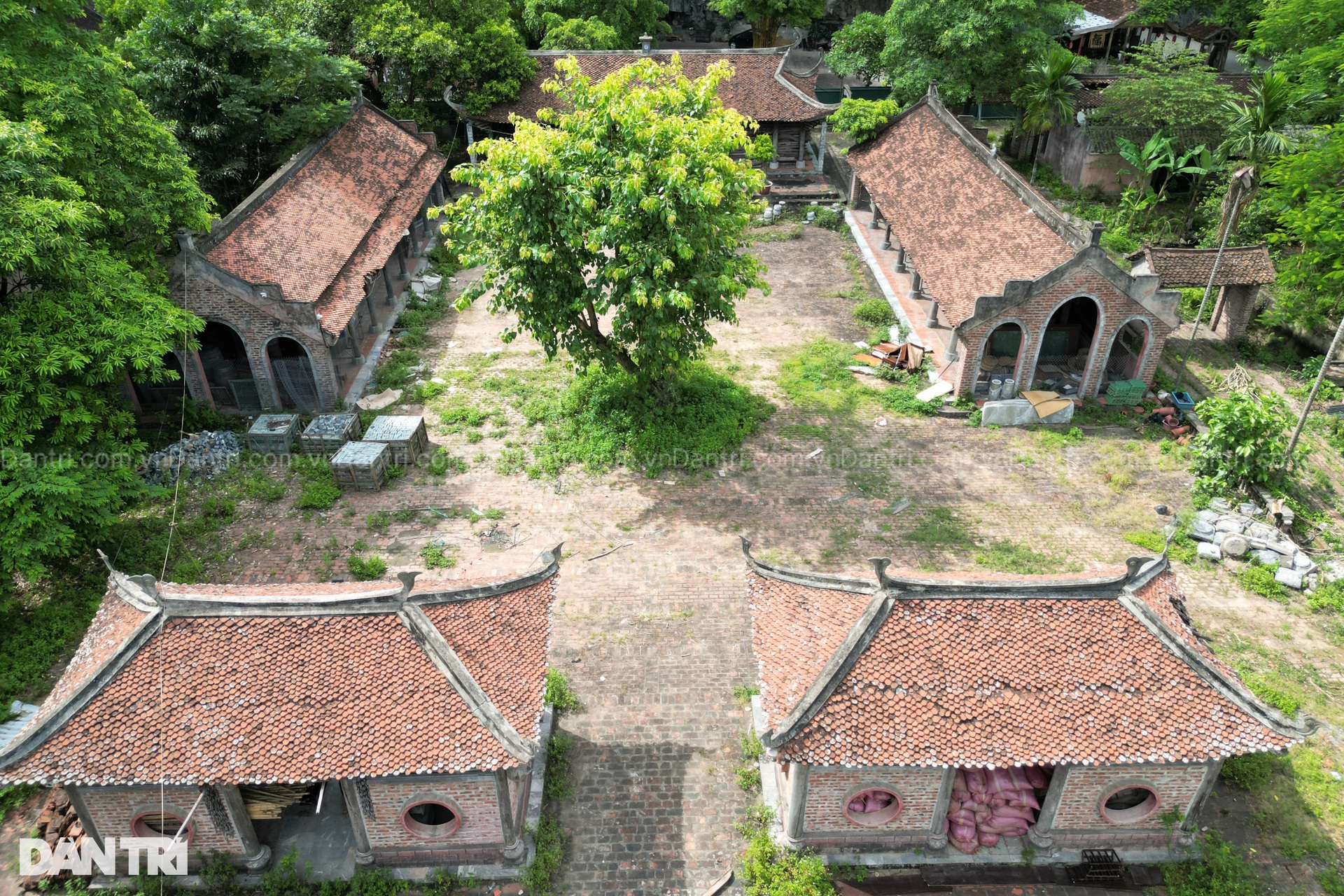 Cảnh hoang tàn trong Làng Việt cổ nổi tiếng ở Ninh Bình - 4 Cảnh hoang tàn trong Làng Việt cổ nổi tiếng ở Ninh Bình - 4