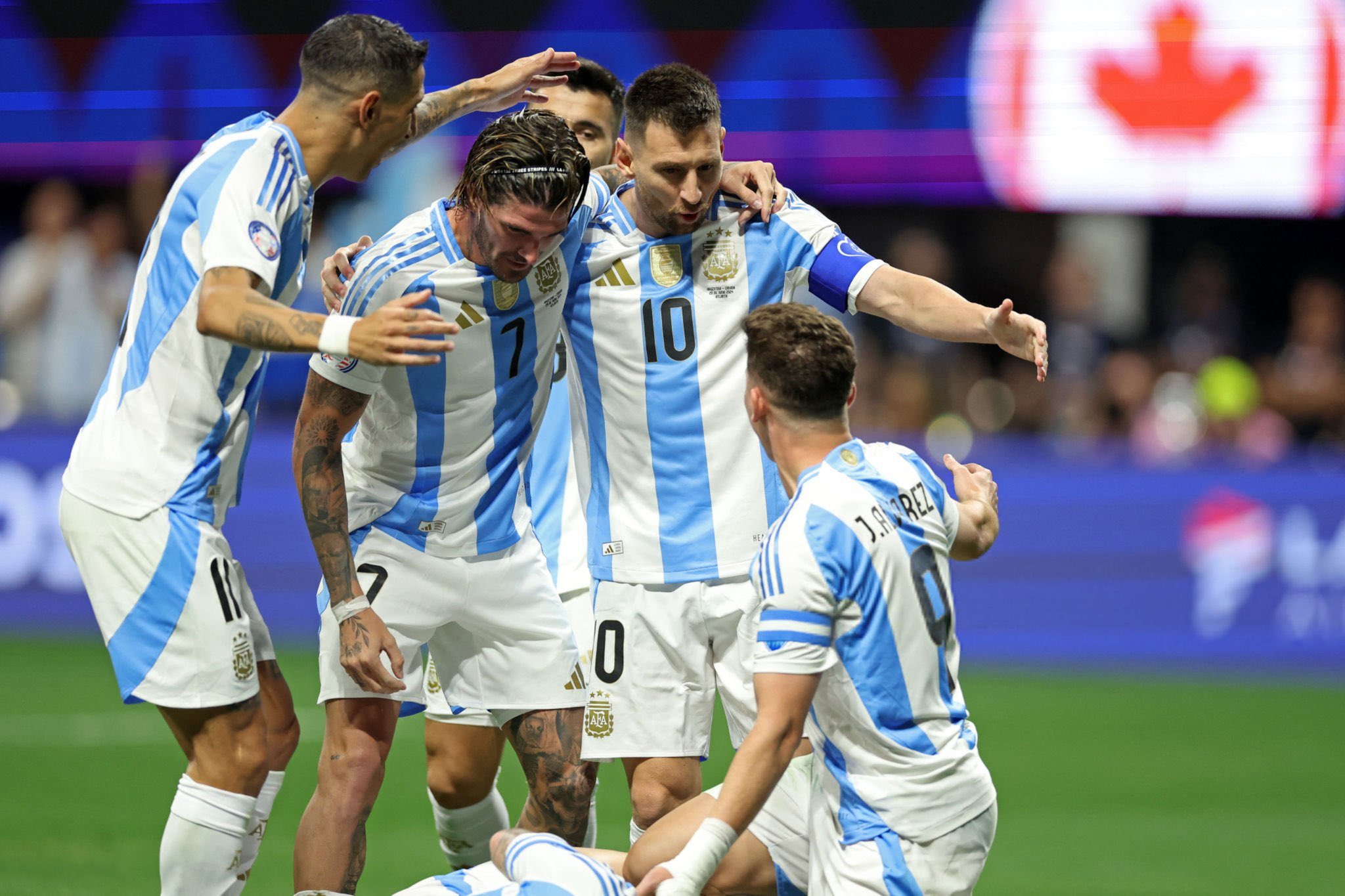 Copa America khai diễn ngoạn mục, Messi nhảy múa giúp đội tuyển Argentina thắng trận ra quân- Ảnh 9. Copa America khai diễn ngoạn mục, Messi nhảy múa giúp đội tuyển Argentina thắng trận ra quân- Ảnh 9.