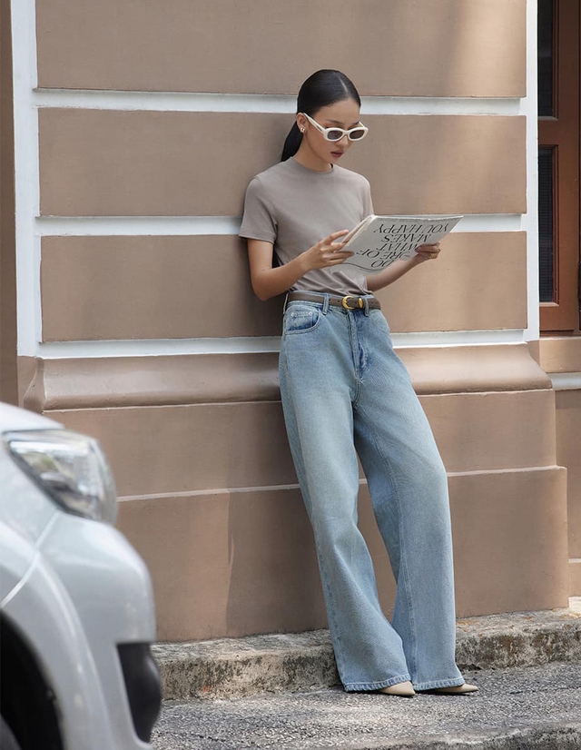 Quần jeans xanh đời thường mà sành sỏi nhất tủ đồ- Ảnh 5. Quần jeans xanh đời thường mà sành sỏi nhất tủ đồ- Ảnh 5.