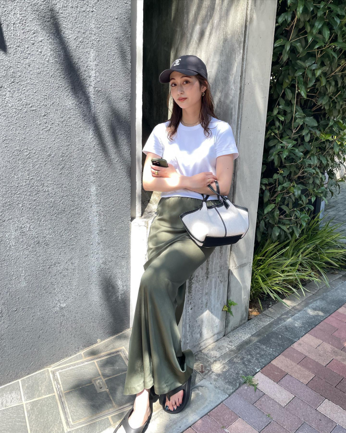 Thời trang tối giản của phụ nữ Nhật Bản: Chỉ cần 5 công thức là mặc đẹp suốt mùa hè - Ảnh 9. Thời trang tối giản của phụ nữ Nhật Bản: Chỉ cần 5 công thức là mặc đẹp suốt mùa hè - Ảnh 9.