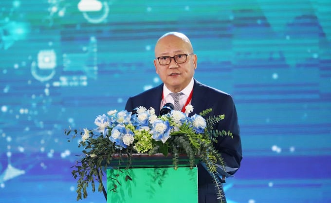 vs4-105617_363.jpg Ông Tan Cheng Guan, Phó Chủ tịch Điều hành, Tập đoàn Sembcorp Industries chia sẻ, VSIP có cùng một mục tiêu với chính quyền tỉnh Hà Tĩnh trong việc thu hút các ngành công nghiệp có giá trị cao, tạo cơ hội việc làm chất lượng và phát triển tích cực cộng đồng địa phương.