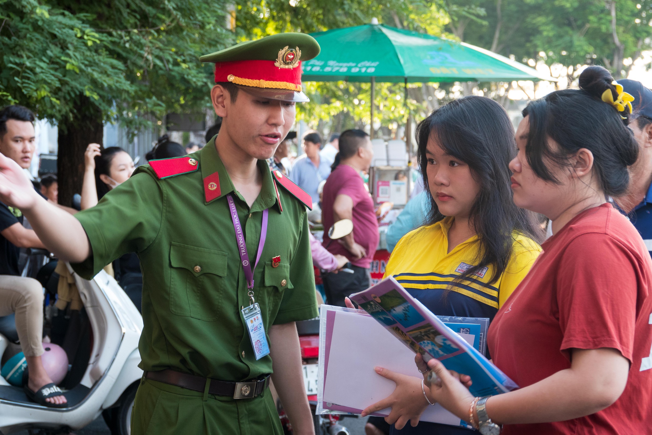 Hàng ngàn thí sinh tham dự kỳ thi giành suất vào các trường công an- Ảnh 2. Hàng ngàn thí sinh tham dự kỳ thi giành suất vào các trường công an- Ảnh 2.