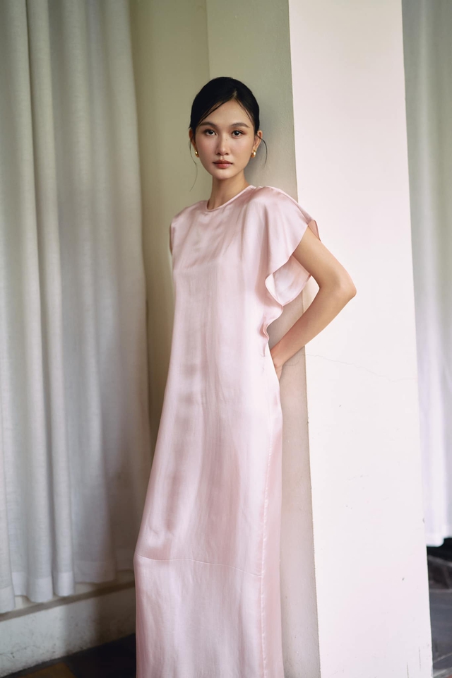 Váy midi dáng suông 'vạn người mê' là đây- Ảnh 4. Váy midi dáng suông 'vạn người mê' là đây- Ảnh 4.