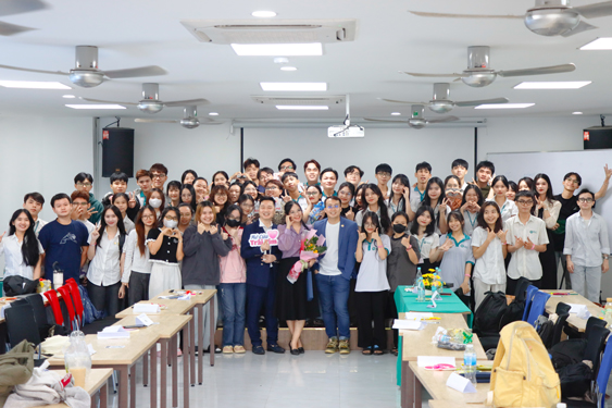 Sự kiện “Mở cửa trái tim” với sự tham gia của đông đảo sinh viên cùng khóa với Bảo Yên. Ảnh: Minh Hoàng Sự kiện “Mở cửa trái tim” với sự tham gia của đông đảo sinh viên cùng khóa với Bảo Yên. Ảnh: Minh Hoàng