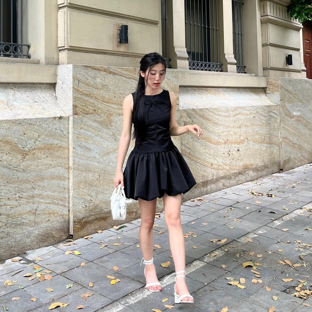 Áo, váy tank top là 'chân ái' mùa hè, nàng sắm đủ là không lo mặc xấu- Ảnh 4. Áo, váy tank top là 'chân ái' mùa hè, nàng sắm đủ là không lo mặc xấu- Ảnh 4.