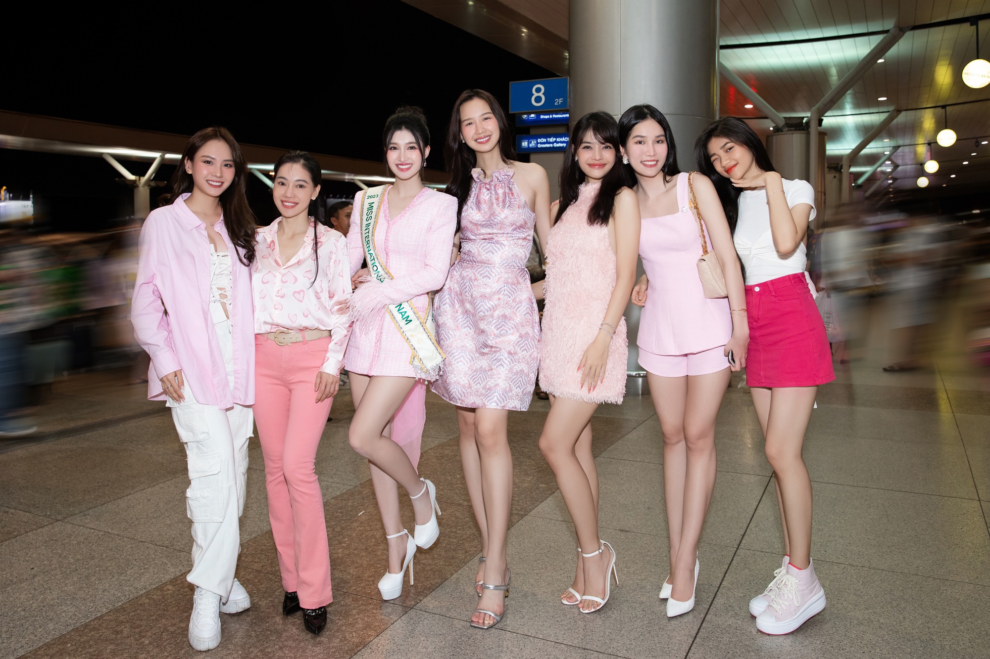 Á hậu Phương Nhi lên đường thi Miss International 2023 gây chú ý khi mang kiện hành lý đặc biệt dài 2m - Ảnh 5. Á hậu Phương Nhi lên đường thi Miss International 2023 gây chú ý khi mang kiện hành lý đặc biệt dài 2m - Ảnh 5.