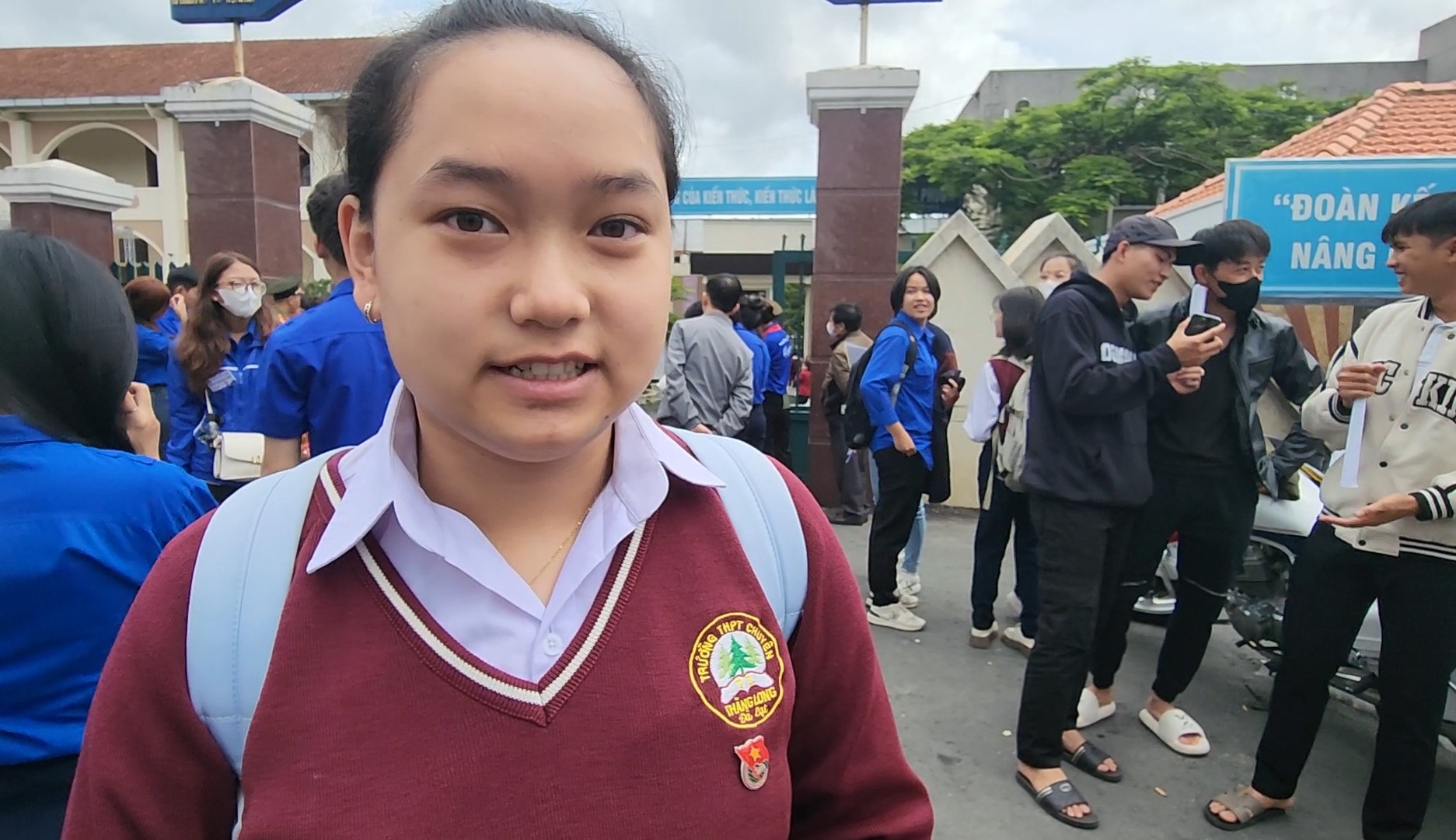 Dư thời gian làm bài môn văn, thí sinh Đà Lạt hy vọng môn toán 'dễ thở'- Ảnh 4. Dư thời gian làm bài môn văn, thí sinh Đà Lạt hy vọng môn toán 'dễ thở'- Ảnh 4.