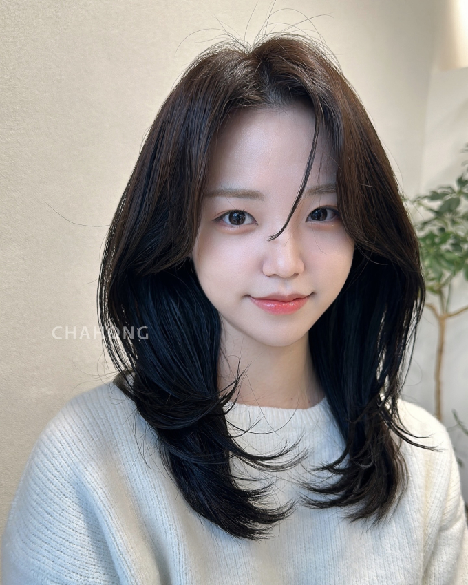 4 kiểu tóc ngang vai cho nàng sở hữu gương mặt tròn, cắt xong vừa xinh vừa trẻ ra vài tuổi - Ảnh 9. 4 kiểu tóc ngang vai cho nàng sở hữu gương mặt tròn, cắt xong vừa xinh vừa trẻ ra vài tuổi - Ảnh 9.