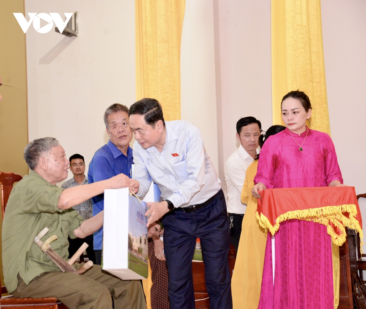 chủ tịch quốc hội trần thanh mẫn thăm, tặng quà cho người có công tại nghệ an hình ảnh 4 chu tich quoc hoi tran thanh man tham, tang qua cho nguoi co cong tai nghe an hinh anh 4