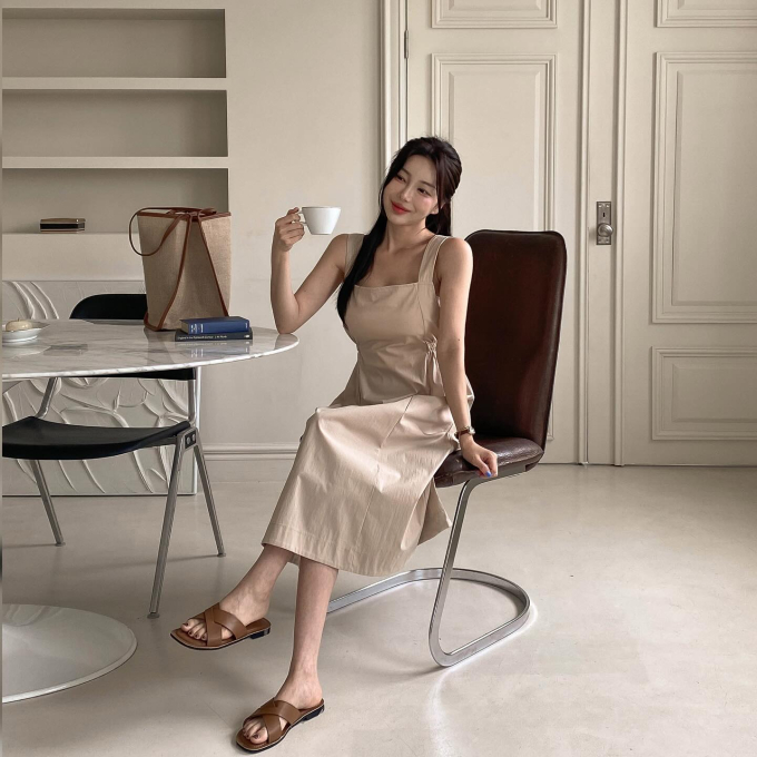Phối sandal với 4 kiểu trang phục sau đây để trông thật sành điệu và tôn dáng cao ráo - Ảnh 7. Phối sandal với 4 kiểu trang phục sau đây để trông thật sành điệu và tôn dáng cao ráo - Ảnh 7.