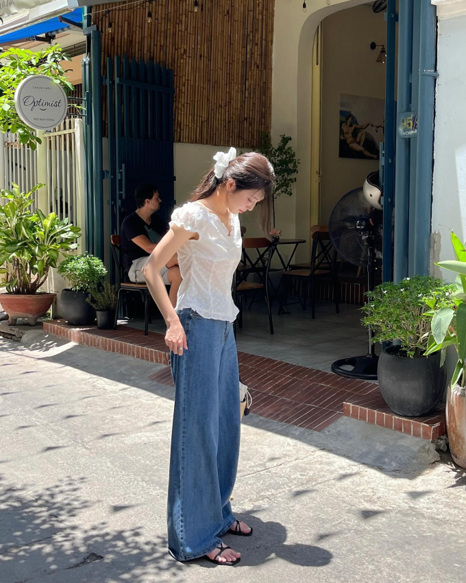 Phối sandal với 4 kiểu trang phục sau đây để trông thật sành điệu và tôn dáng cao ráo - Ảnh 11. Phối sandal với 4 kiểu trang phục sau đây để trông thật sành điệu và tôn dáng cao ráo - Ảnh 11.