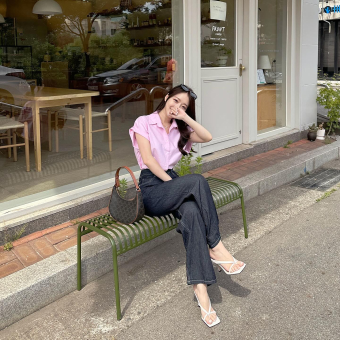 Phối sandal với 4 kiểu trang phục sau đây để trông thật sành điệu và tôn dáng cao ráo - Ảnh 12. Phối sandal với 4 kiểu trang phục sau đây để trông thật sành điệu và tôn dáng cao ráo - Ảnh 12.