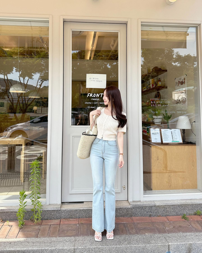 Phối sandal với 4 kiểu trang phục sau đây để trông thật sành điệu và tôn dáng cao ráo - Ảnh 13. Phối sandal với 4 kiểu trang phục sau đây để trông thật sành điệu và tôn dáng cao ráo - Ảnh 13.