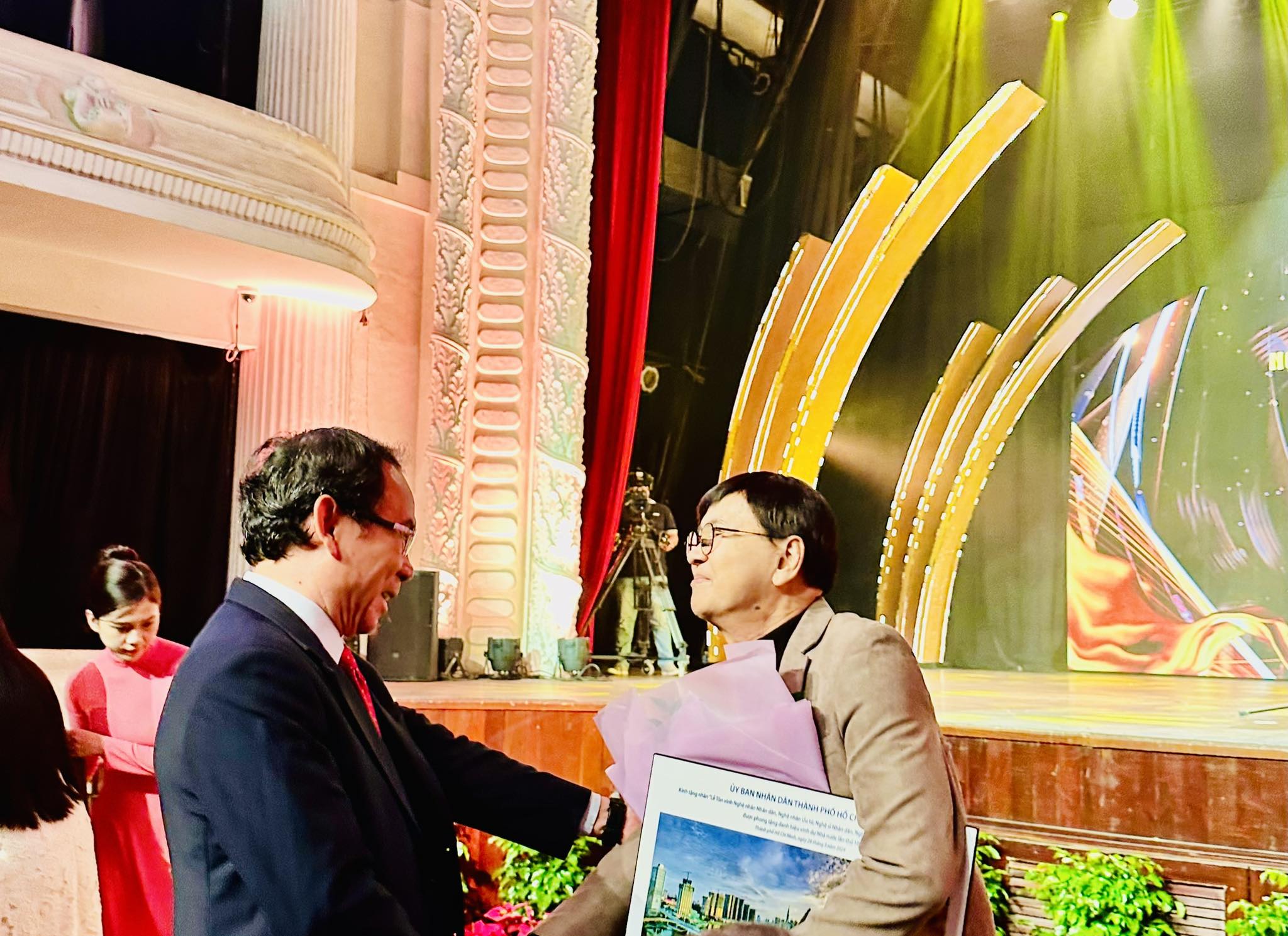 TP HCM tôn vinh Nghệ nhân, Nghệ sĩ: Trân trọng, xúc động- Ảnh 7. TP HCM tôn vinh Nghệ nhân, Nghệ sĩ: Trân trọng, xúc động- Ảnh 7.