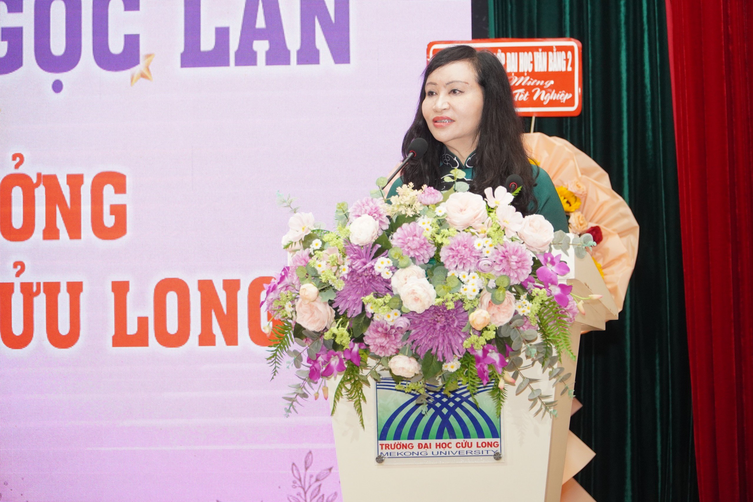 Gần 850 sinh viên nhận niềm vui từ Trường ĐH Cửu Long- Ảnh 2. Gần 850 sinh viên nhận niềm vui từ Trường ĐH Cửu Long- Ảnh 2.