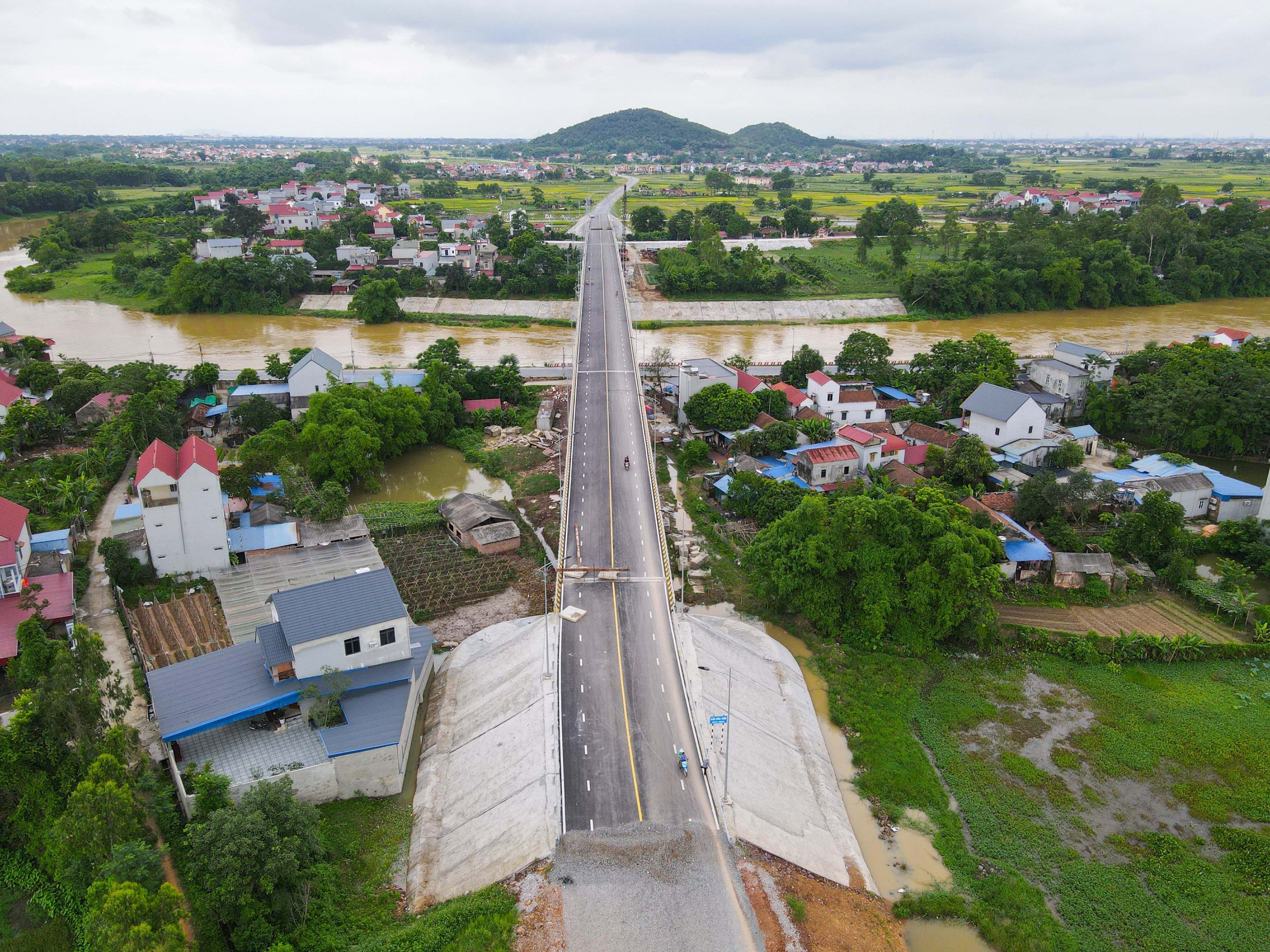 Đưa cầu nối 3 tỉnh vào sử dụng trong tháng 11- Ảnh 6. Đưa cầu nối 3 tỉnh vào sử dụng trong tháng 11- Ảnh 6.