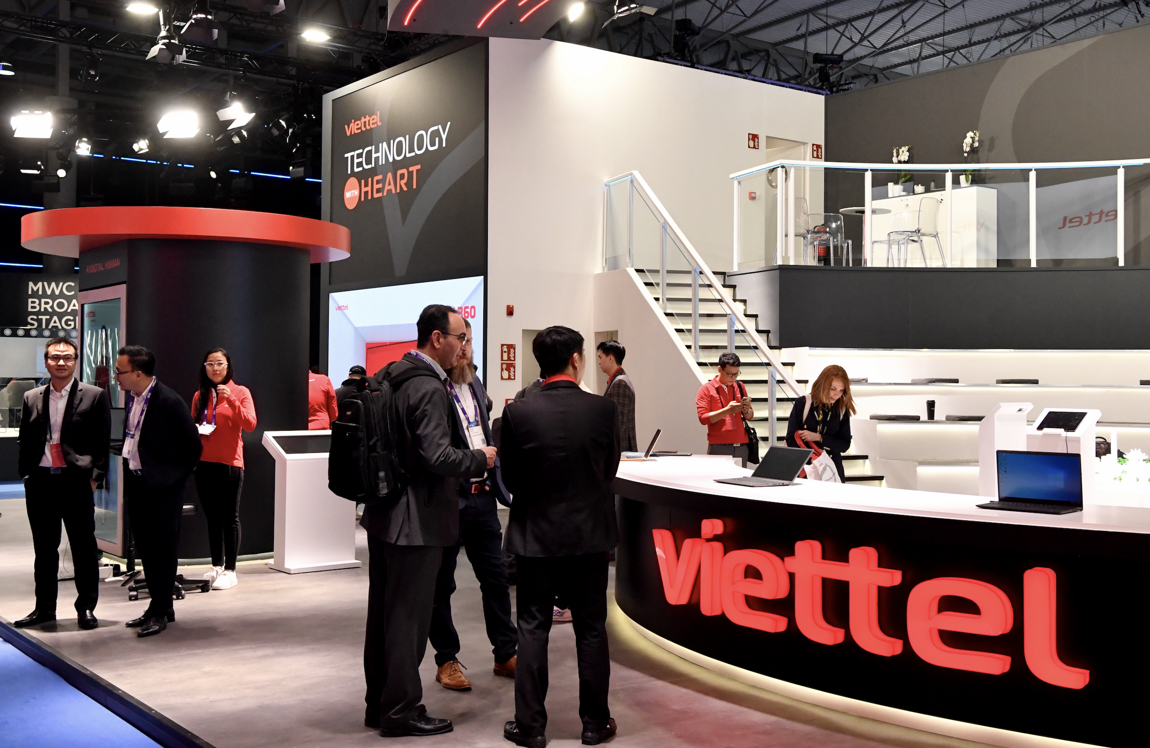 Viettel trình làng Vi An và Chipset 5G tại sự kiện công nghệ toàn cầu MWC 2024- Ảnh 2. Viettel trình làng Vi An và Chipset 5G tại sự kiện công nghệ toàn cầu MWC 2024- Ảnh 2.