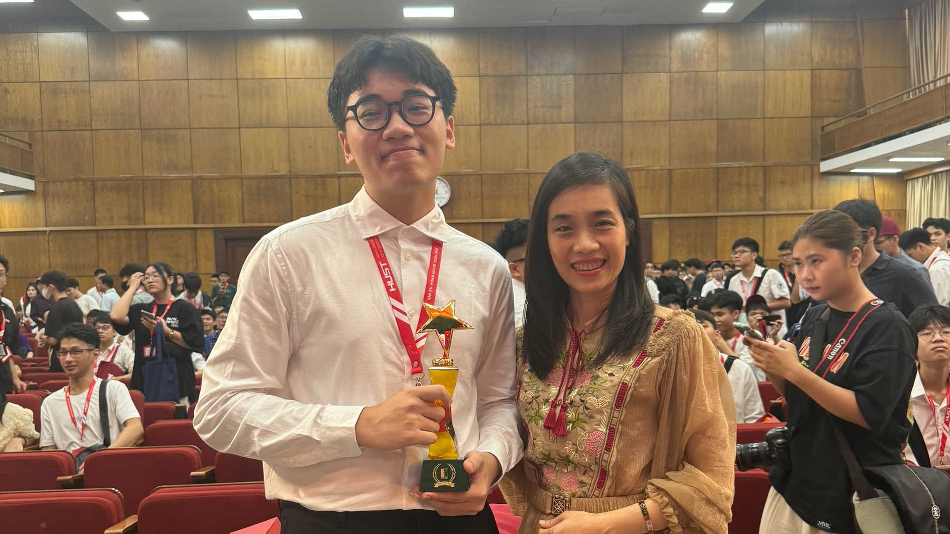 Bí quyết 'không giống ai' để học giỏi của Idol đạt 1.600 điểm SAT- Ảnh 2. Bí quyết 'không giống ai' để học giỏi của Idol đạt 1.600 điểm SAT- Ảnh 2.
