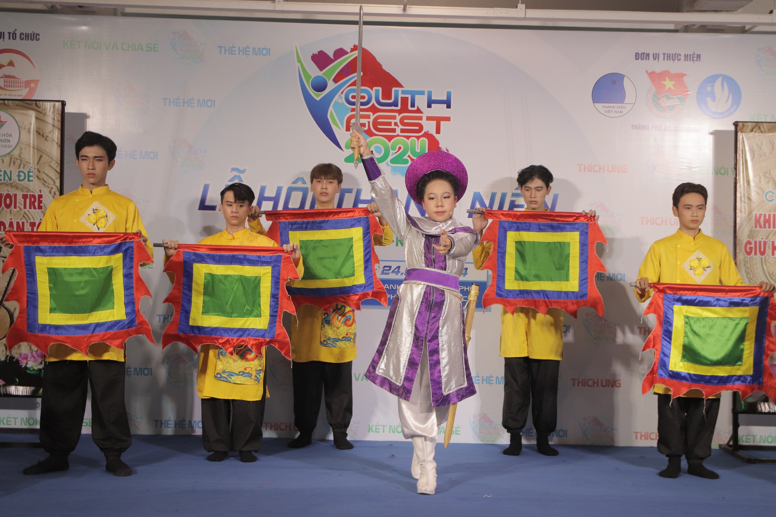 Chung tay giữ hồn dân tộc- Ảnh 2. Chung tay giữ hồn dân tộc- Ảnh 2.