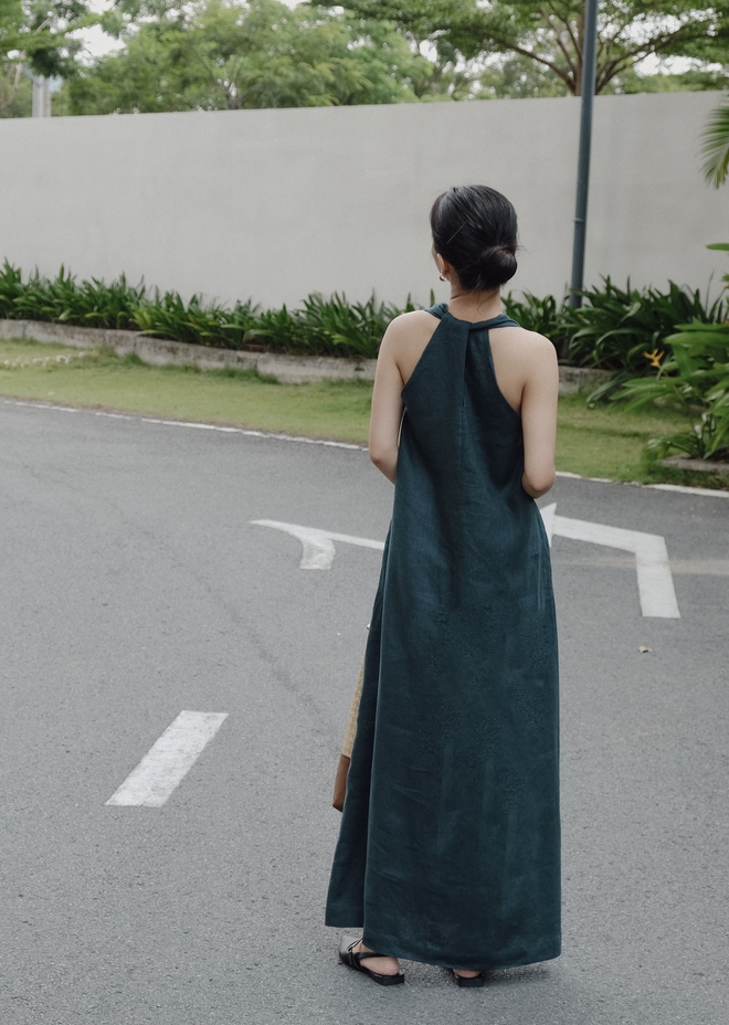 Váy suông tối giản vẫn sành điệu ngút ngàn nhờ chi tiết này- Ảnh 5. Váy suông tối giản vẫn sành điệu ngút ngàn nhờ chi tiết này- Ảnh 5.