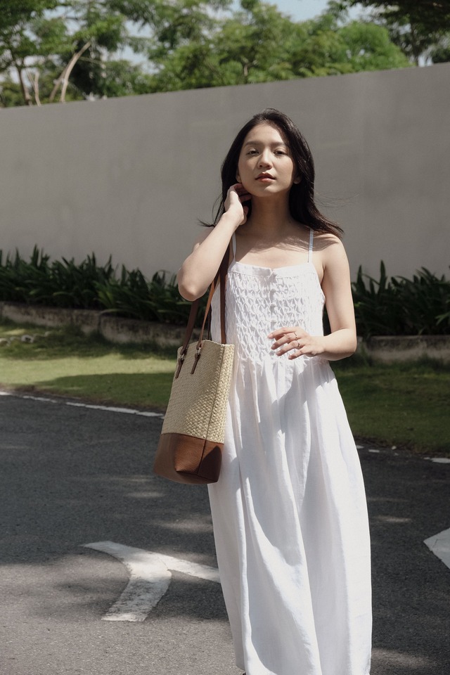 Váy suông tối giản vẫn sành điệu ngút ngàn nhờ chi tiết này- Ảnh 6. Váy suông tối giản vẫn sành điệu ngút ngàn nhờ chi tiết này- Ảnh 6.