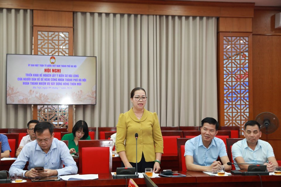 Lãnh đạo các huyện nêu ý kiến chia sẻ quá trình triển khai lấy ý kiến sự hài lòng của người dân về hoàn thành nhiệm vụ xây dựng nông thôn mới