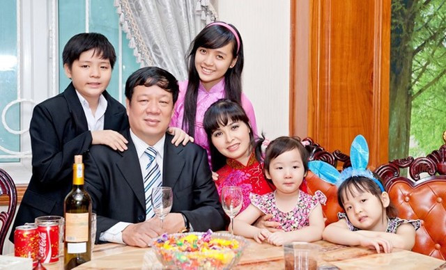 Trang Nhung tiếp bước Hoàng Thùy Linh mang âm hưởng dân tộc vào ca khúc "nịnh" chồng đại gia - Ảnh 4. Trang Nhung tiếp bước Hoàng Thùy Linh mang âm hưởng dân tộc vào ca khúc "nịnh" chồng đại gia - Ảnh 4.