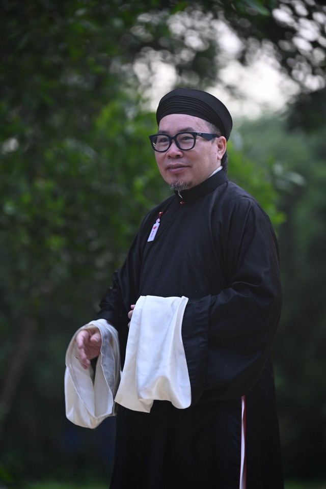 Nỗ lực mang áo dài ngũ thân tiệm cận giới trẻ- Ảnh 3. Nỗ lực mang áo dài ngũ thân tiệm cận giới trẻ- Ảnh 3.