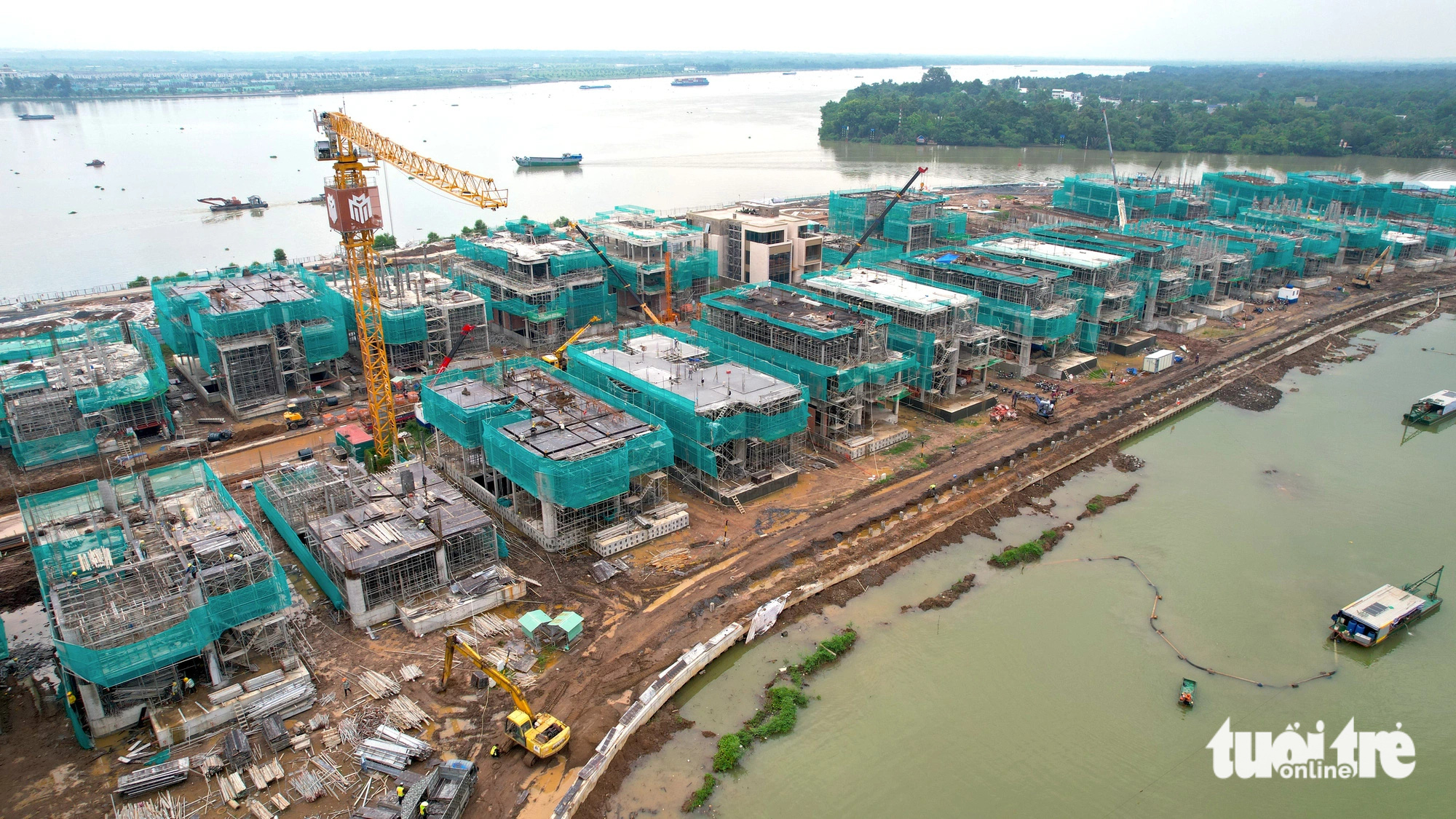 Cận cảnh dự án bất động sản có biệt thự giá lên đến 750 tỉ đồng ở TP.HCM- Ảnh 9. Dự án này được chủ đầu tư cho biết sẽ có bến du thuyền nội khu. Được giới thiệu từ năm 2022, đến nay dự án mới xây dựng rầm rộ - Ảnh: NGỌC HIỂN
