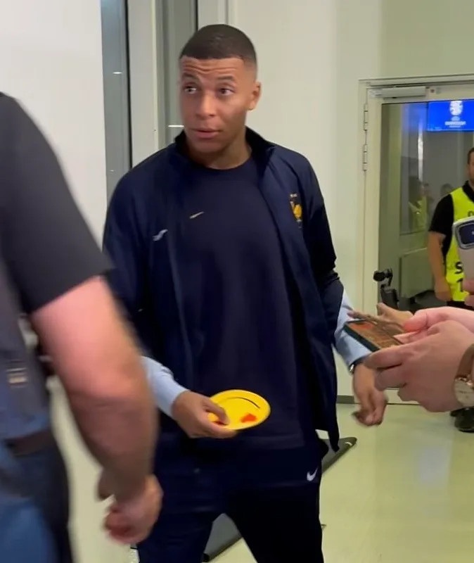 Hậu bán kết Tây Ban Nha - Pháp: Mbappe 'trốn' nhận thư tình, Yamal quẩy tưng bừng- Ảnh 3. Hậu bán kết Tây Ban Nha - Pháp: Mbappe 'trốn' nhận thư tình, Yamal quẩy tưng bừng- Ảnh 3.