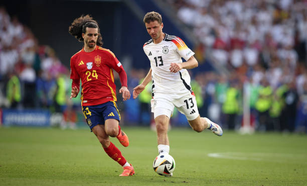 Thomas Muller giã từ tuyển Đức- Ảnh 2. Thomas Muller (phải) không được ra sân nhiều tại Euro 2024 - Ảnh: GETTY