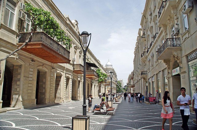 Du lịch thủ đô Baku, Azerbaijan cùng những địa điểm tham quan đặc biệt này- Ảnh 3. Du lịch thủ đô Baku, Azerbaijan cùng những địa điểm tham quan đặc biệt này- Ảnh 3.