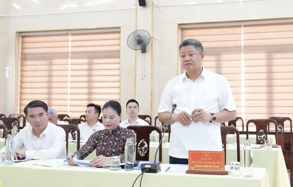 Phó Chủ tịch UBND TP Nguyễn Mạnh Quyền phát biểu tại buổi làm việc. Ảnh Hồng Thái