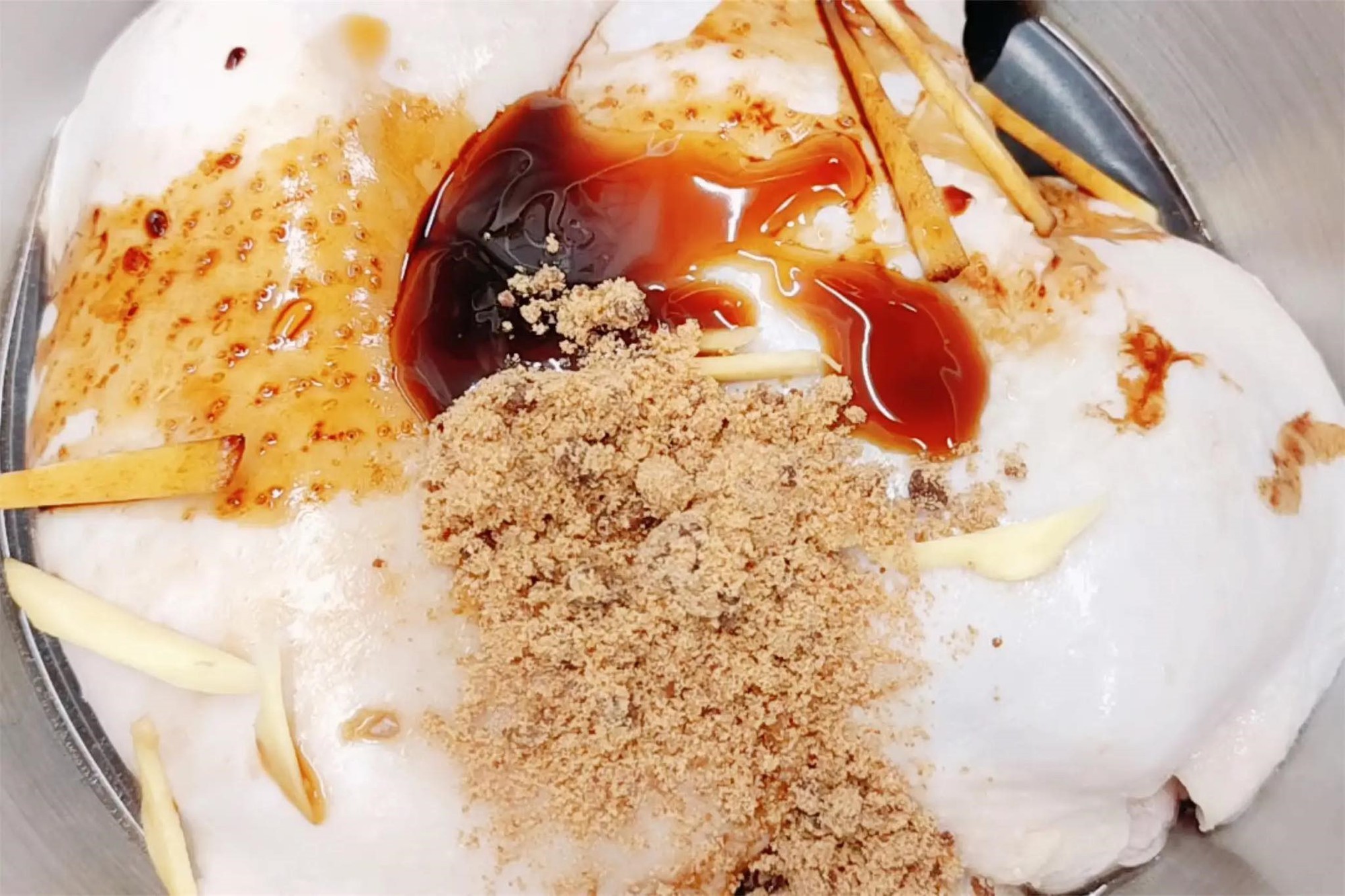 Bữa cơm mùa hè làm ngay món ăn này: Nhanh trong 'chớp mắt' và phần nước sốt trộn cùng cơm thì ngon vô cùng!- Ảnh 2. Bữa cơm mùa hè làm ngay món ăn này: Nhanh trong 'chớp mắt' và phần nước sốt trộn cùng cơm thì ngon vô cùng!- Ảnh 2.