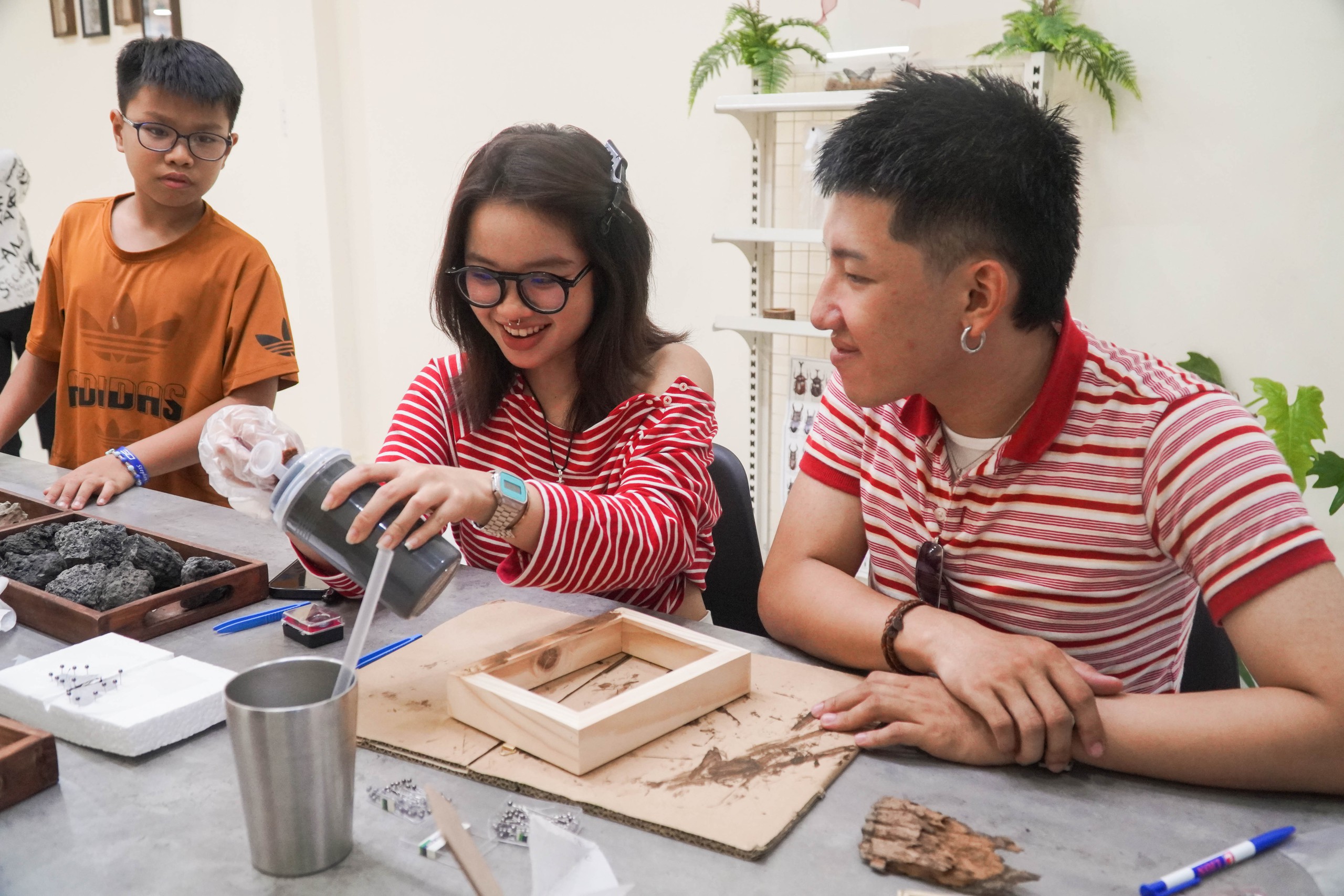 Sinh viên mở workshop làm tiêu bản, kết nối nhiều bạn bè quốc tế- Ảnh 4. Sinh viên mở workshop làm tiêu bản, kết nối nhiều bạn bè quốc tế- Ảnh 4.