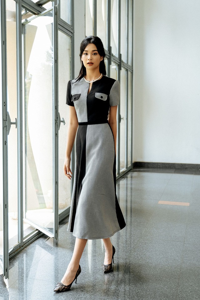 Mang sắc trầm thanh lịch, những thiết kế váy áo này là 'nữ hoàng' của tủ đồ- Ảnh 2. Mang sắc trầm thanh lịch, những thiết kế váy áo này là 'nữ hoàng' của tủ đồ- Ảnh 2.