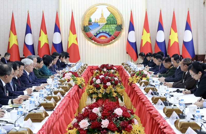Chủ tịch nước Tô Lâm hội kiến với Thủ tướng và Chủ tịch Quốc hội Lào- Ảnh 2. Chủ tịch nước Tô Lâm hội kiến với Thủ tướng và Chủ tịch Quốc hội Lào- Ảnh 2.