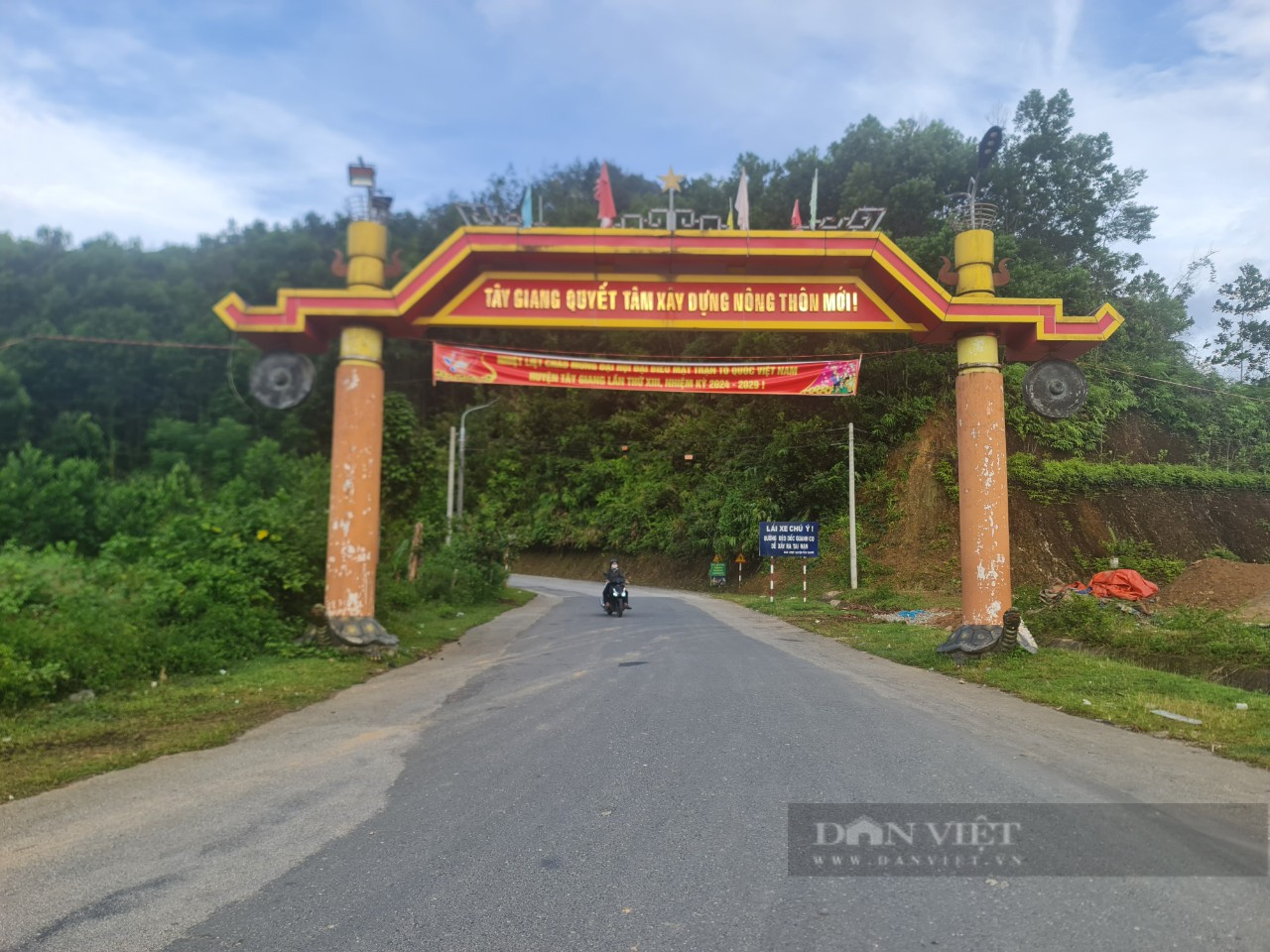 Có cây cầu xây 7 năm không xong, Quảng Nam lập 5 tổ công tác gỡ khó cho 3 chương trình mục tiêu quốc gia- Ảnh 5. Có cây cầu xây 7 năm không xong, Quảng Nam lập 5 tổ công tác gỡ khó cho 3 chương trình mục tiêu quốc gia- Ảnh 5.