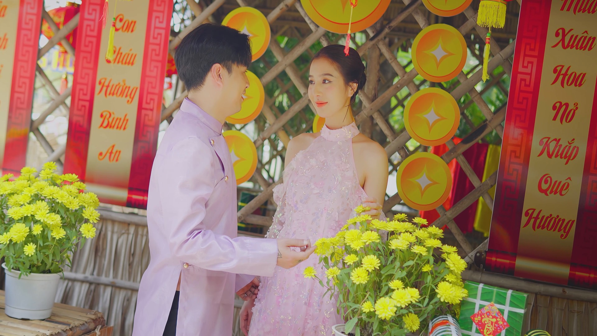 Hồ Quang Hiếu mời... vợ đóng MV Tết- Ảnh 3. Hồ Quang Hiếu mời... vợ đóng MV Tết- Ảnh 3.